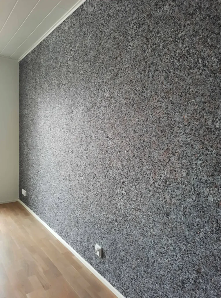 Nestemäinen kangastapetti