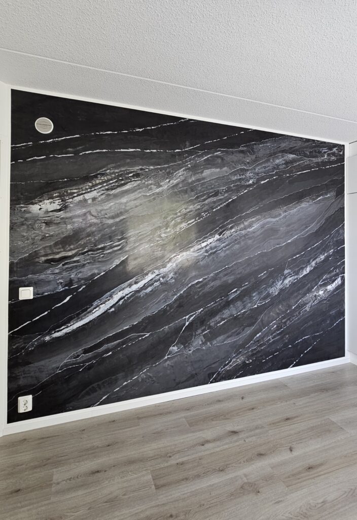 musta-hopea marmorijäljitelmä
