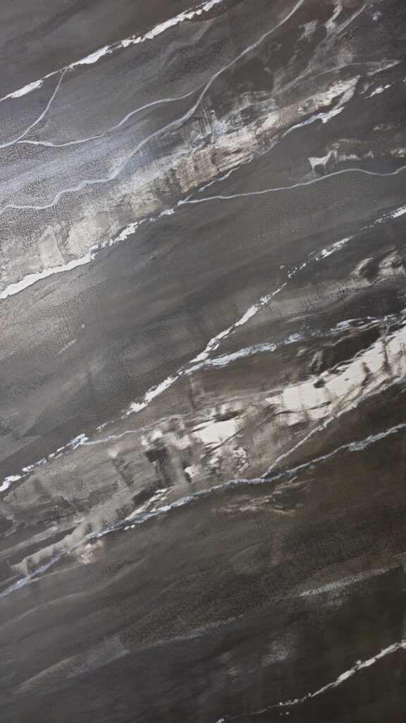 musta marmorijäljitelmä